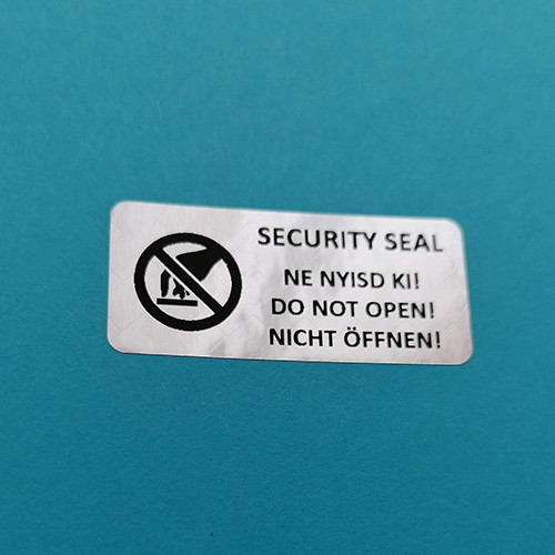 "DO NOT OPEN" fényes ezüst biztonsági matrica 40x18 mm