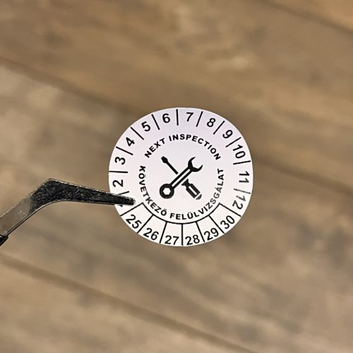 Időjárásálló vinyl 6 éves (2025-2030) felülvizsgálati matrica 30 mm kör, matt fehér
