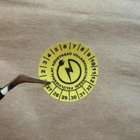   Biztonsági papír 6 éves (2027-2032) villamosbiztonsági matrica 35 mm kör, sárga