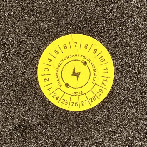 6 éves (2024-2029) villamosbiztonsági papír matrica 35 mm kör, sárga