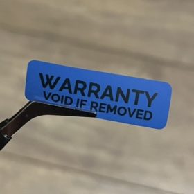   "WARRANTY VOID IF REMOVED" VOID nyomot hagyó biztonsági matrica 40x13 mm, kék