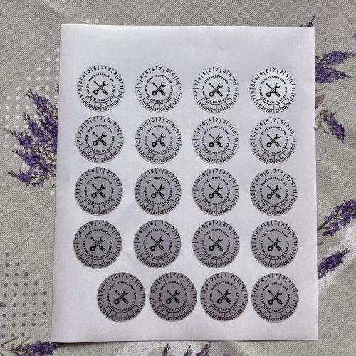 VOID nyomot hagyó 6 éves (2026-2031) kétnyelvű felülvizsgálati matrica 30 mm kör, matt ezüst