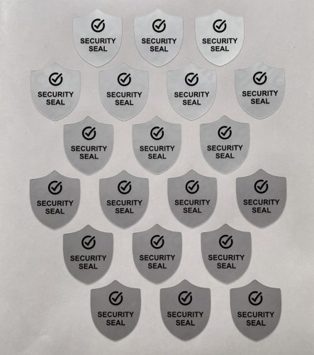 "SECURITY SEAL" VOID nyomot hagyó biztonsági matrica 25x30 mm pajzs forma, matt ezüst