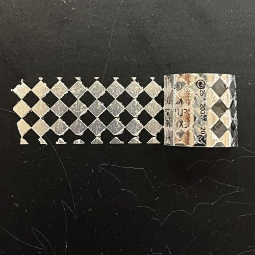 Pepita nyomot hagyó 6 éves (2026-2031) kétnyelvű felülvizsgálati biztonsági matrica 60x20 mm, fényes ezüst