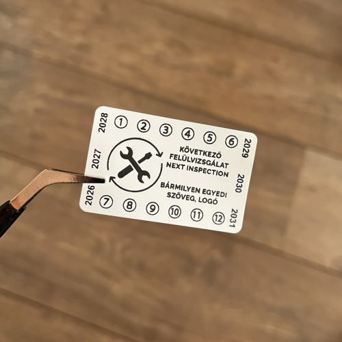 Destruktív 6 éves (2026-2031) felülvizsgálati matrica 50x32 mm, fehér