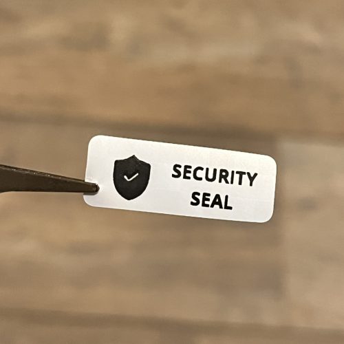 "SECURITY SEAL" pepita nyomot hagyó biztonsági matrica 30x10 mm, matt ezüst