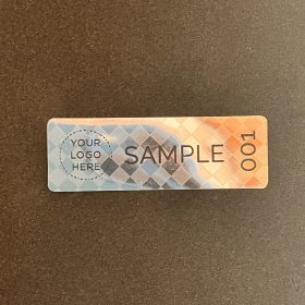   Pepita nyomot hagyó biztonsági matrica 60x20 mm fekete EGYEDI nyomtatással, fényes ezüst