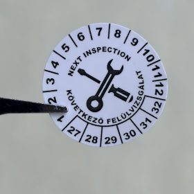   VOID nyomot hagyó 6 éves (2027-2032) felülvizsgálati biztonsági matrica, fekete nyomtatással, 30 mm kör, matt fehér