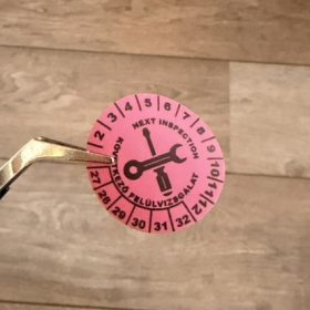   VOID nyomot hagyó 6 éves (2027-2032) felülvizsgálati matrica 30 mm kör, matt piros