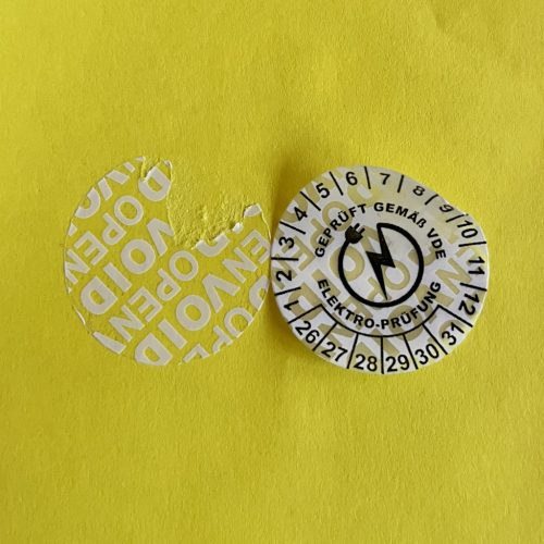 VOID nyomot hagyó 6 éves (2025-2030) villamosbiztonsági felülvizsgálati matrica 30 mm kör, fehér