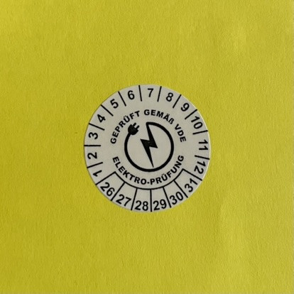 VOID nyomot hagyó 6 éves (2025-2030) villamosbiztonsági felülvizsgálati matrica 30 mm kör, fehér