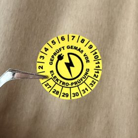   Időjárásálló poliészter 6 éves (2027-2032) VDE felülvizsgálati matrica 30 mm kör, sárga