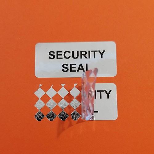 "SECURITY SEAL" pepita nyomot hagyó biztonsági matrica, 40x18 mm, fényes ezüst