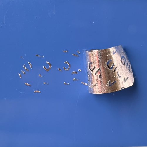 VOID nyomot hagyó biztonsági matrica 30x15 mm fekete EGYEDI nyomtatással, fényes ezüst