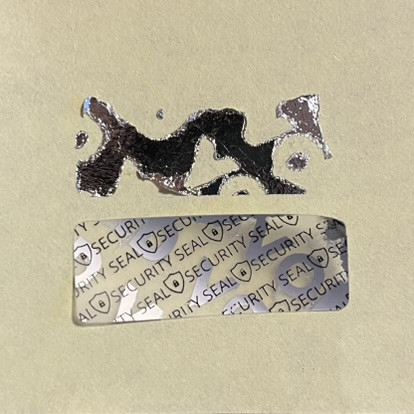 "SECURITY SEAL" VOID nyomot hagyó biztonsági matrica 20x10 mm, matt ezüst