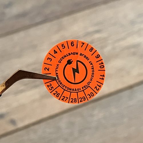 Laminált biztonsági papír 6 éves (2025-2030) villamosbiztonsági matrica 30 mm kör, sötét narancs (66 db)