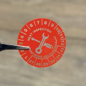   VOID nyomot hagyó 6 éves (2027-2032) felülvizsgálati biztonsági matrica 30 mm kör, piros