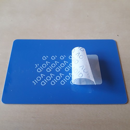 VOID Sicherheitsaufkleber 50x25 mm mit blauem individuellem Druck, weiß