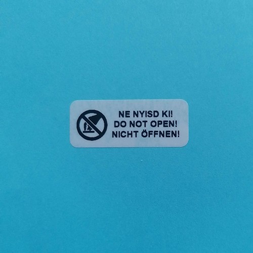 "DO NOT OPEN" VOID nyomot hagyó biztonsági matrica 30x12 mm, fehér